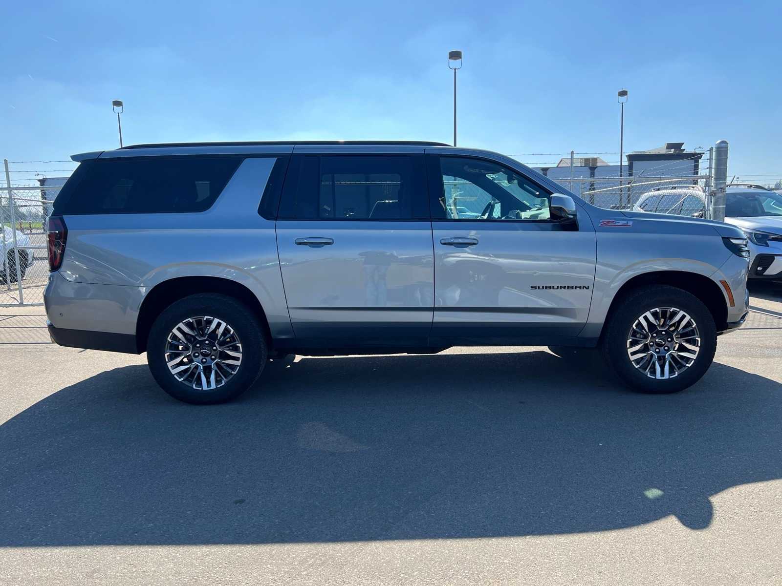 Thumbnail: 2025 Chevrolet Suburban - 8