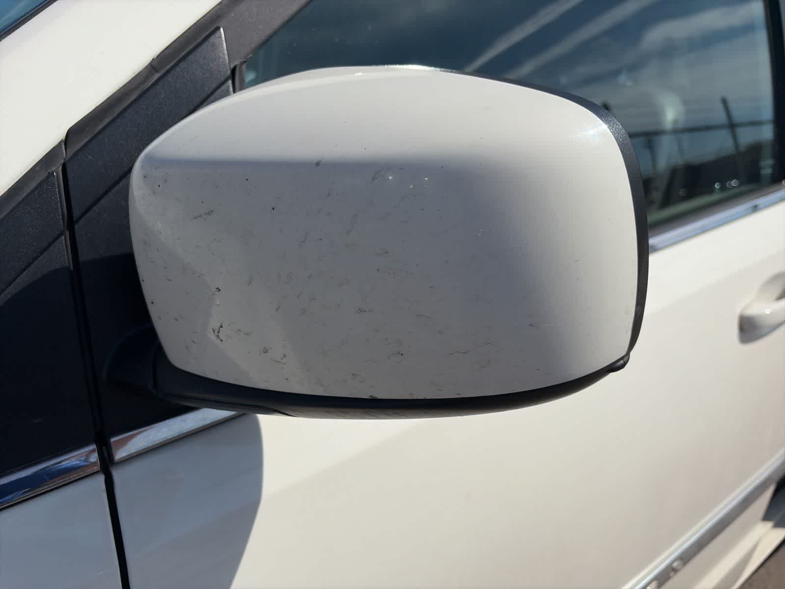 Thumbnail: 2012 Chrysler Town & Country - 24