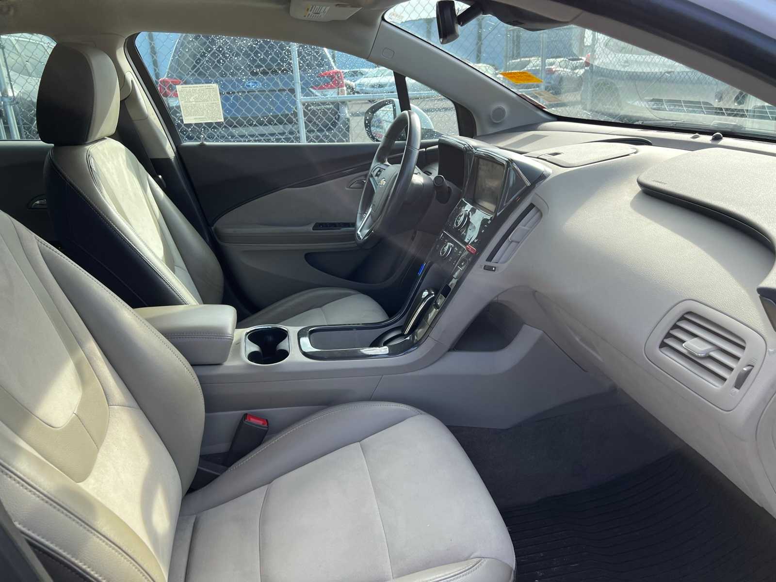 Thumbnail: 2013 Chevrolet Volt - 25