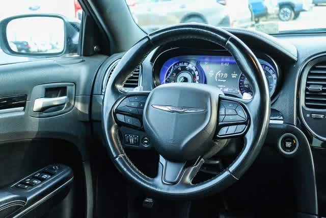 Thumbnail: 2018 Chrysler 300 - 25