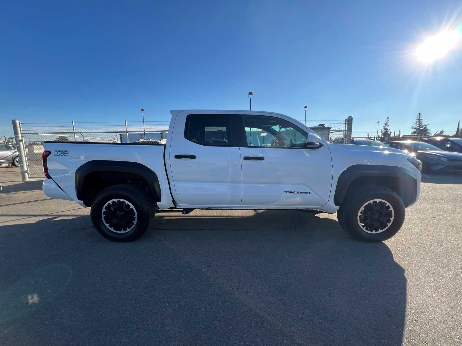 Thumbnail: 2024 Toyota Tacoma - 10