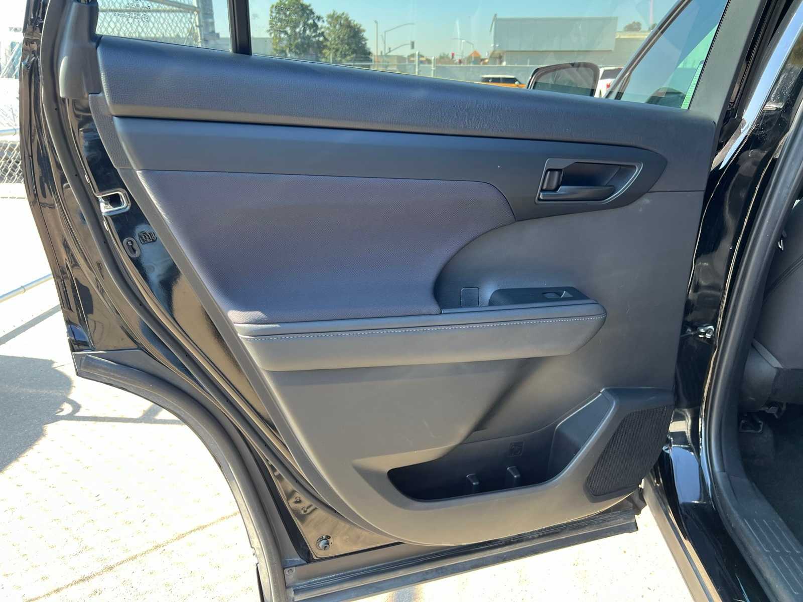 Thumbnail: 2023 Toyota Highlander - 20