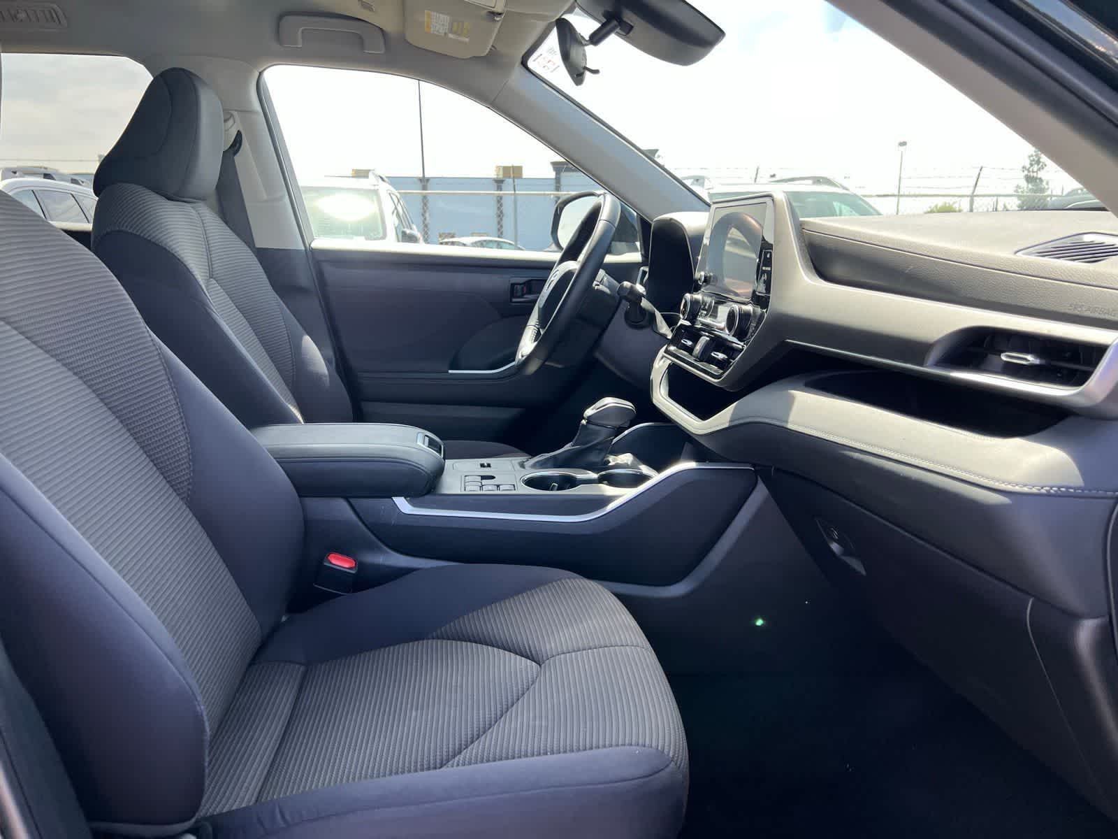 Thumbnail: 2025 Toyota Highlander - 27