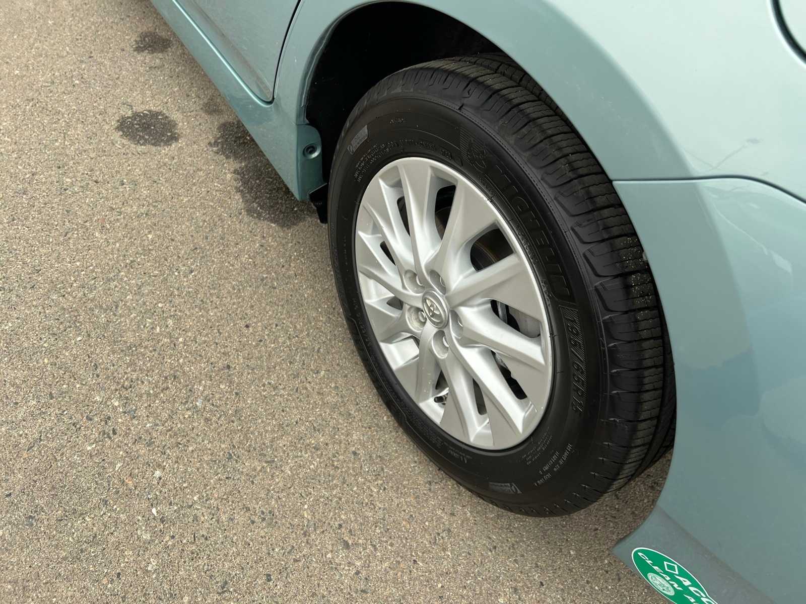 Thumbnail: 2012 Toyota Prius - 17