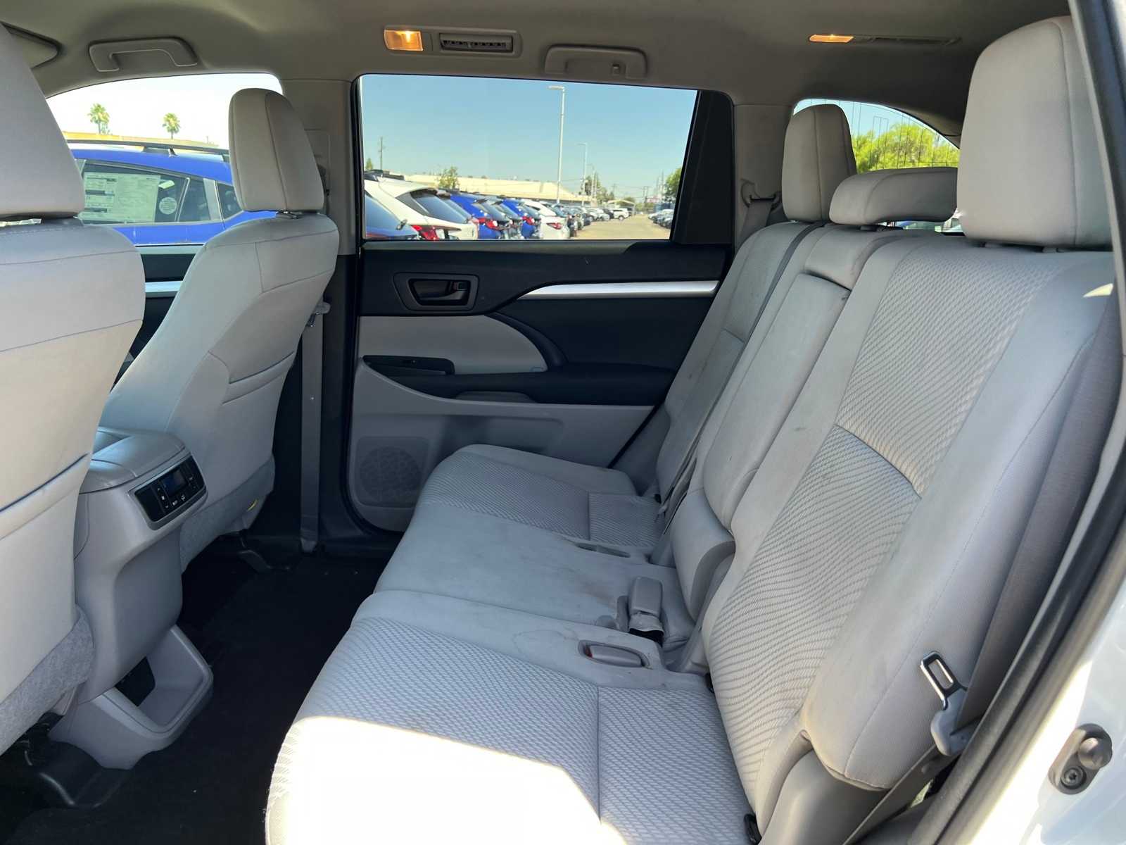 Thumbnail: 2019 Toyota Highlander - 18