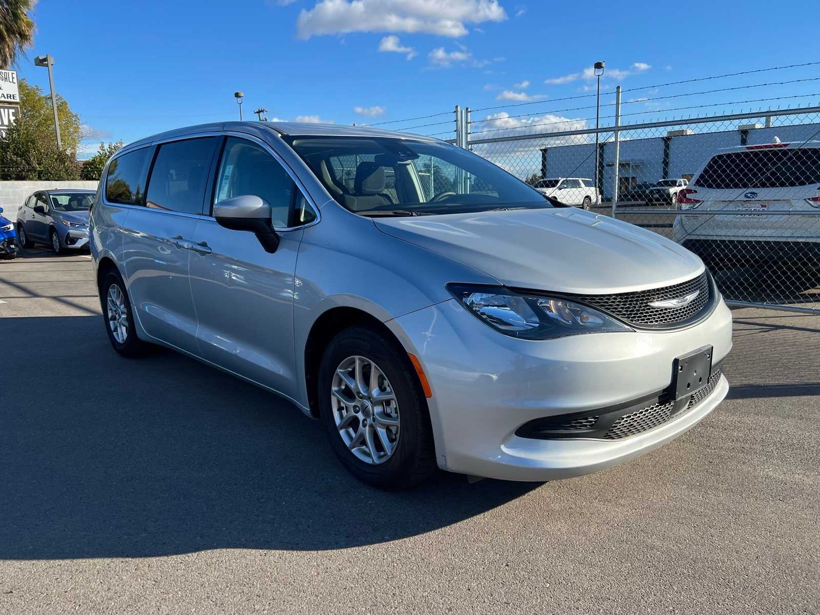 Thumbnail: 2023 Chrysler Voyager - 10