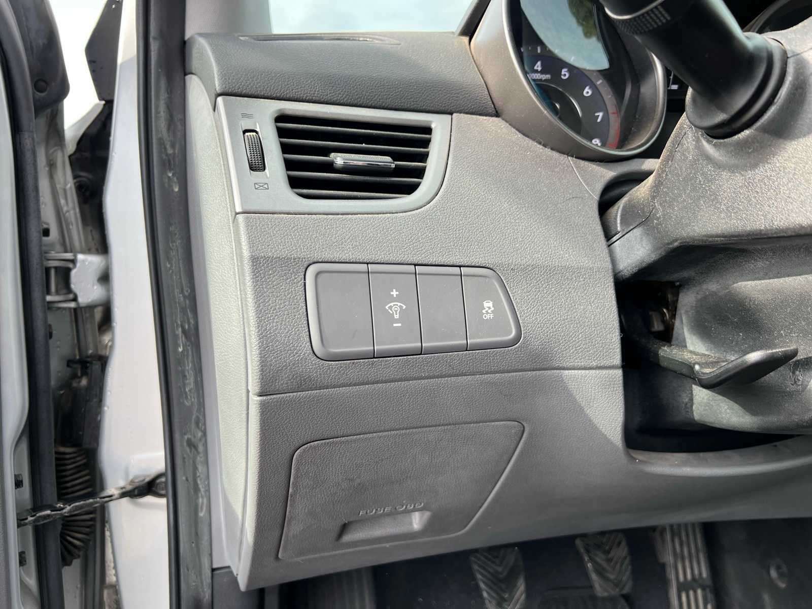 Thumbnail: 2012 Hyundai Elantra - 28