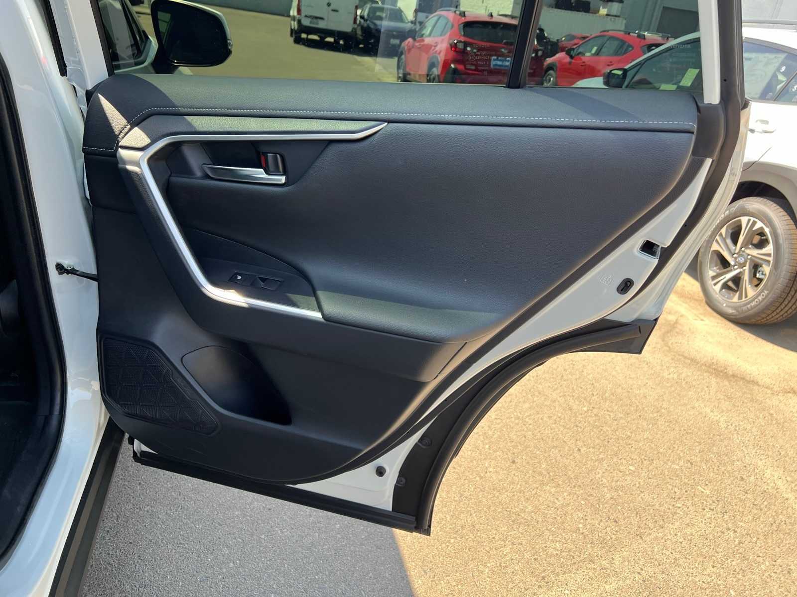 Thumbnail: 2021 Toyota RAV4 - 24