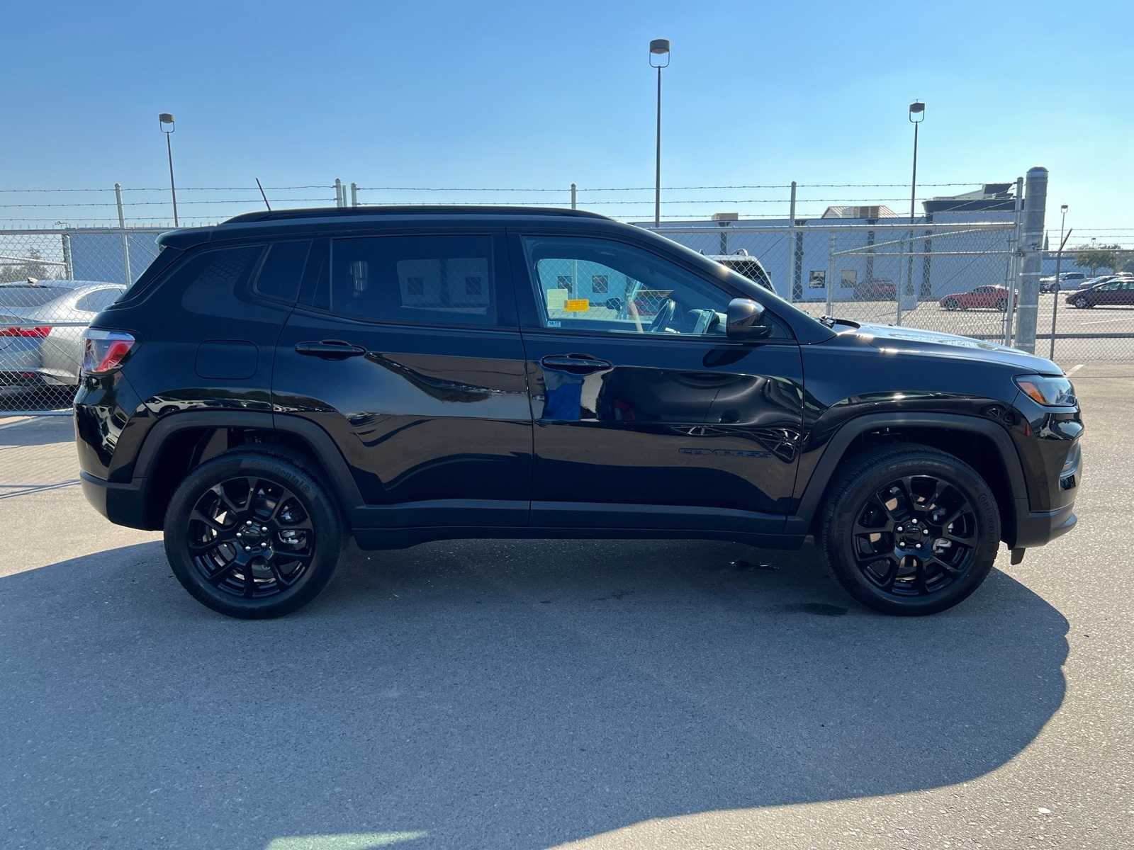 Thumbnail: 2022 Jeep Compass - 9