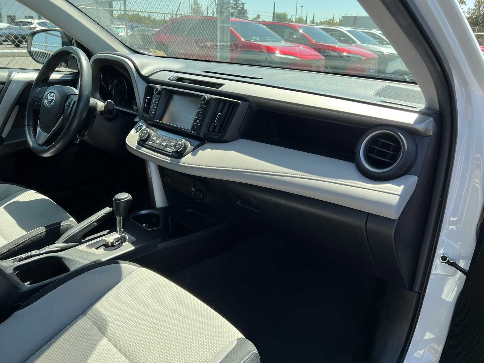 Thumbnail: 2017 Toyota RAV4 - 26