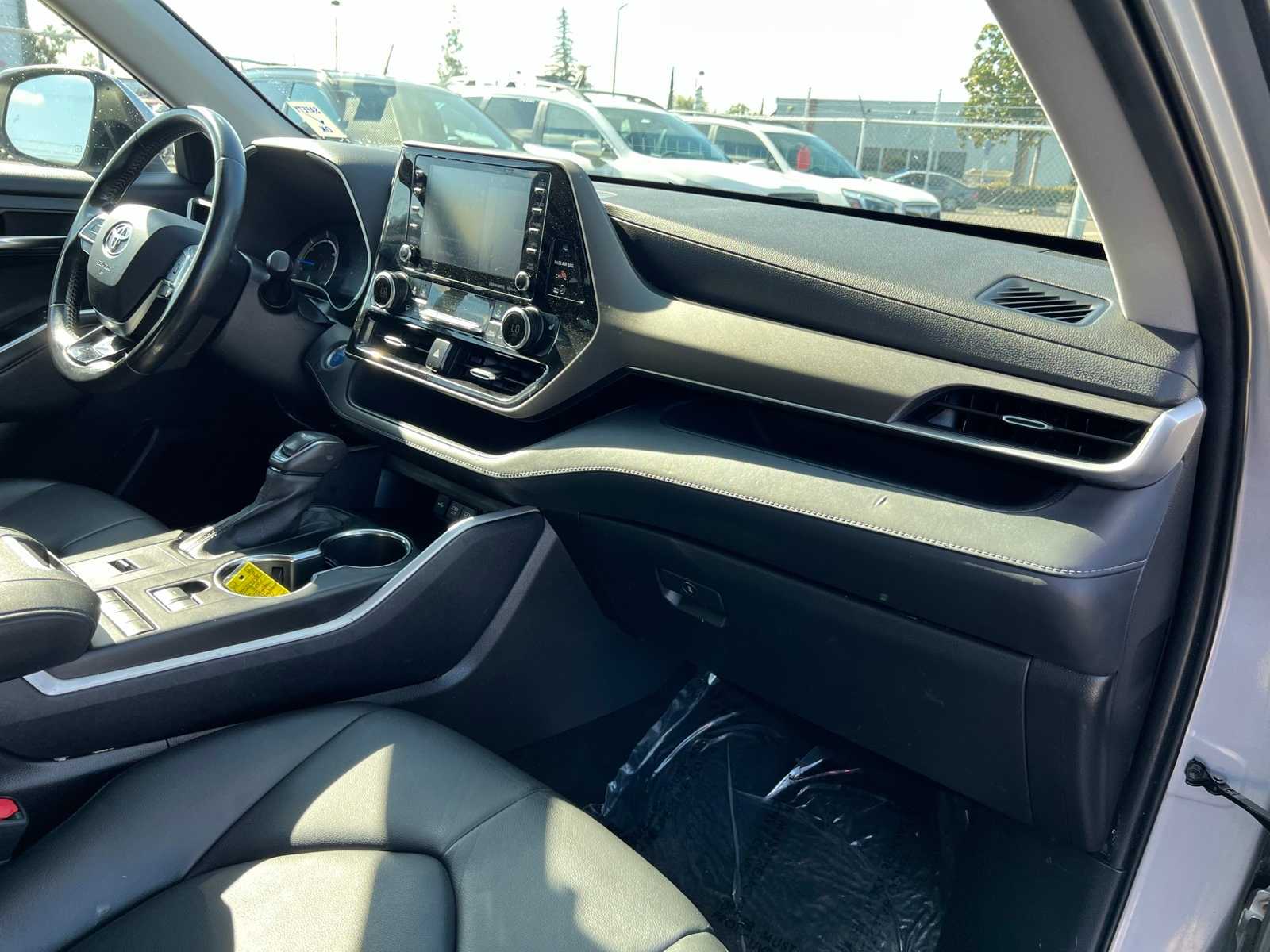 Thumbnail: 2021 Toyota Highlander - 27