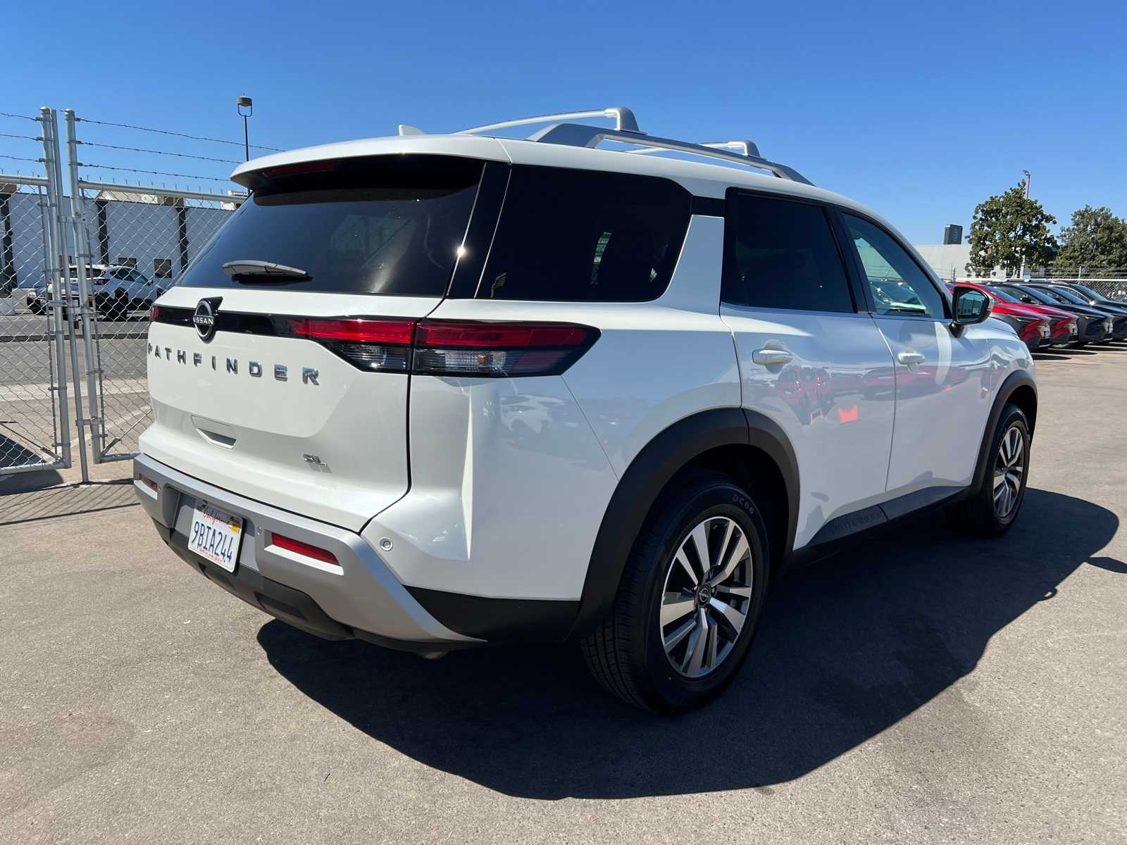 Thumbnail: 2022 Nissan Pathfinder - 9