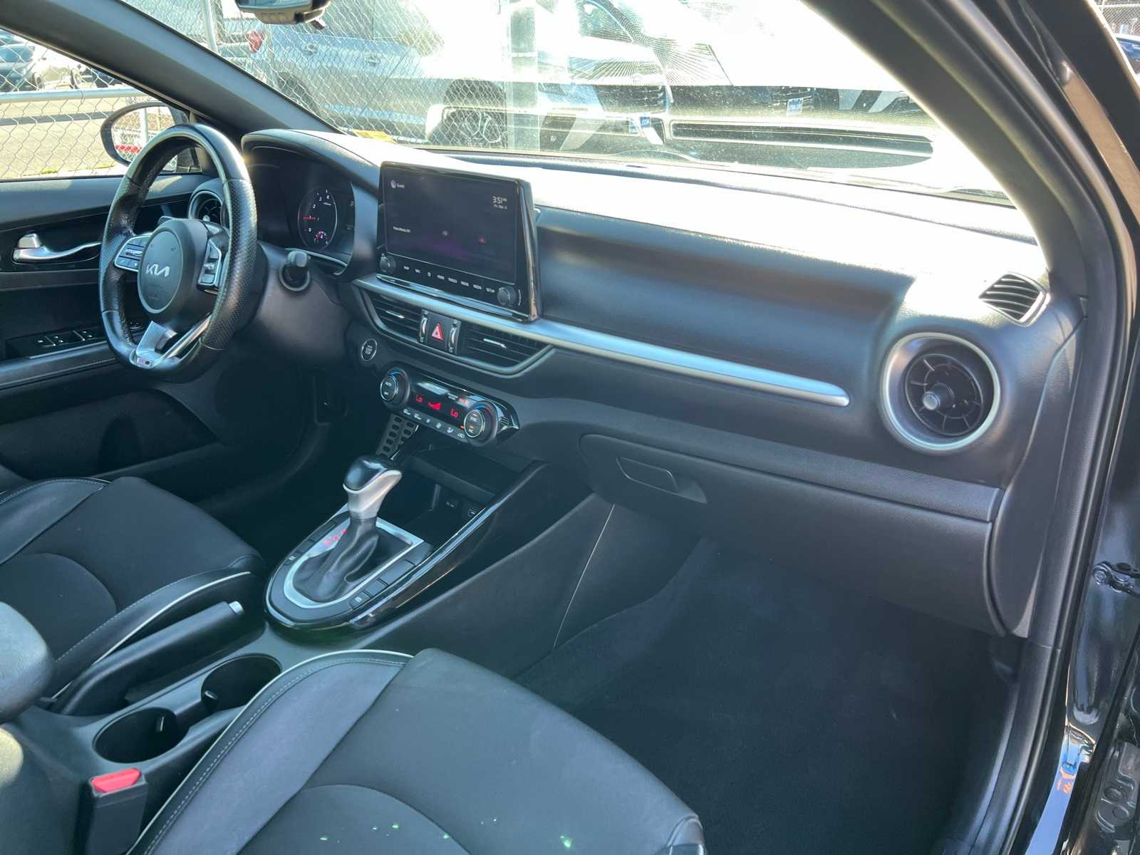 Thumbnail: 2022 Kia Forte - 26