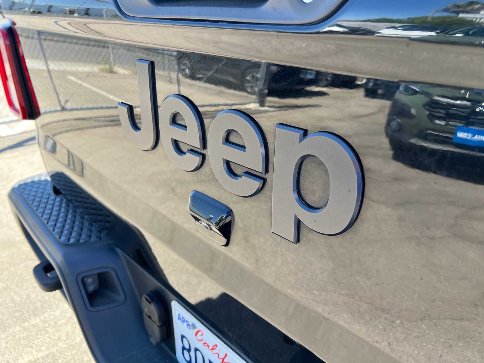 Thumbnail: 2022 Jeep Gladiator - 4