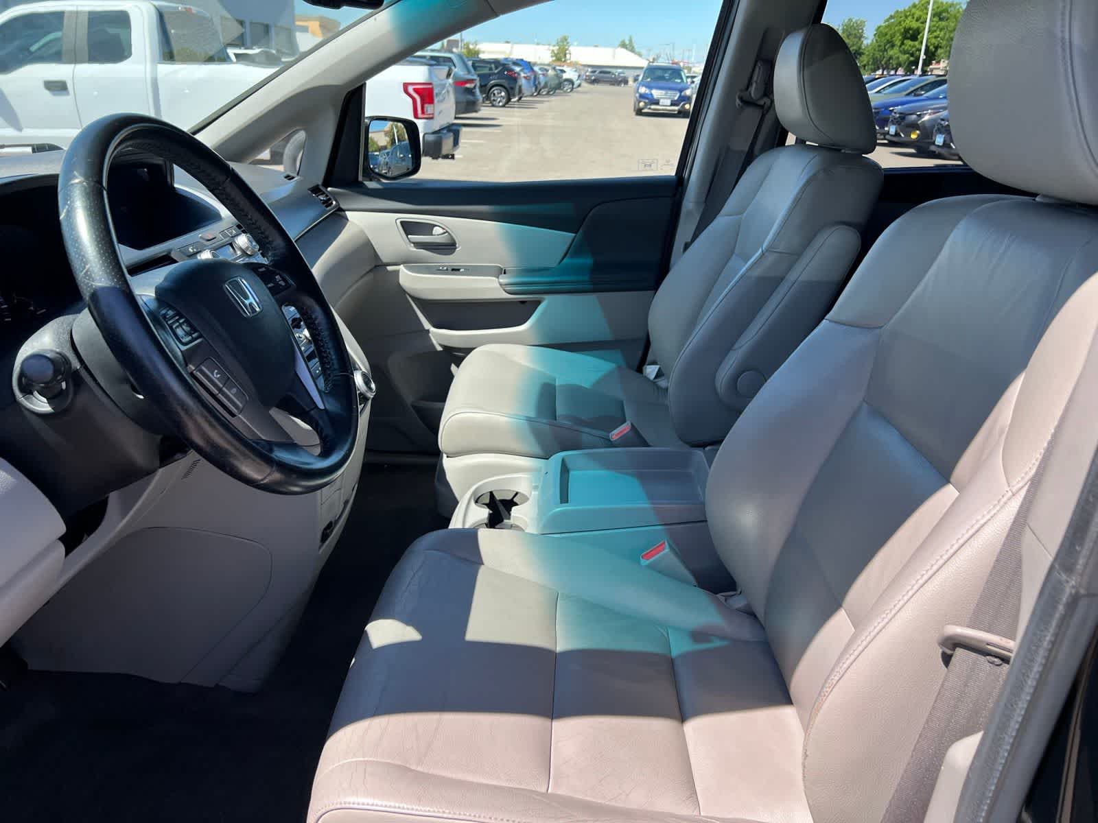 Thumbnail: 2011 Honda Odyssey - 14