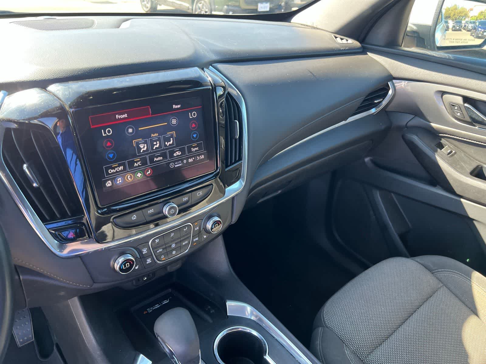 Thumbnail: 2023 Chevrolet Traverse - 32