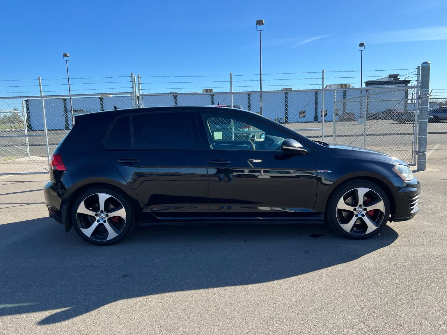 Thumbnail: 2016 Volkswagen Golf - 9