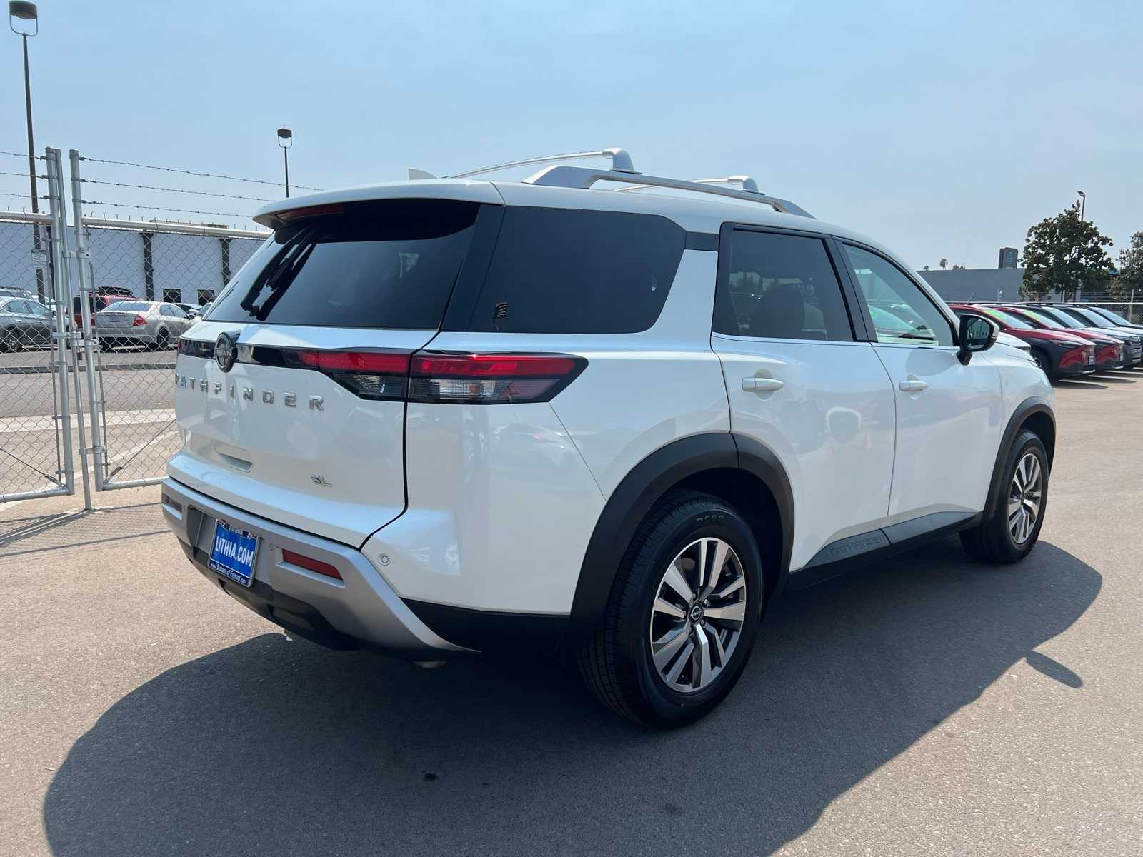 Thumbnail: 2022 Nissan Pathfinder - 9