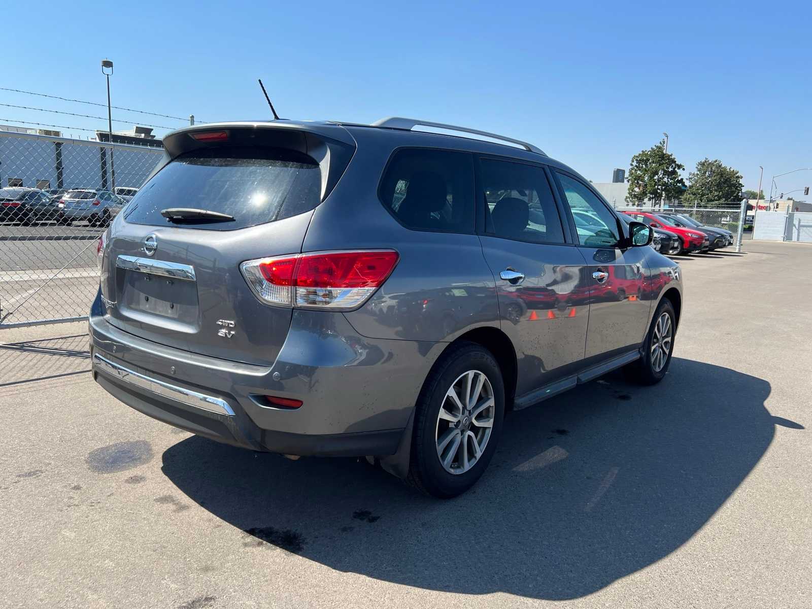 Thumbnail: 2016 Nissan Pathfinder - 9