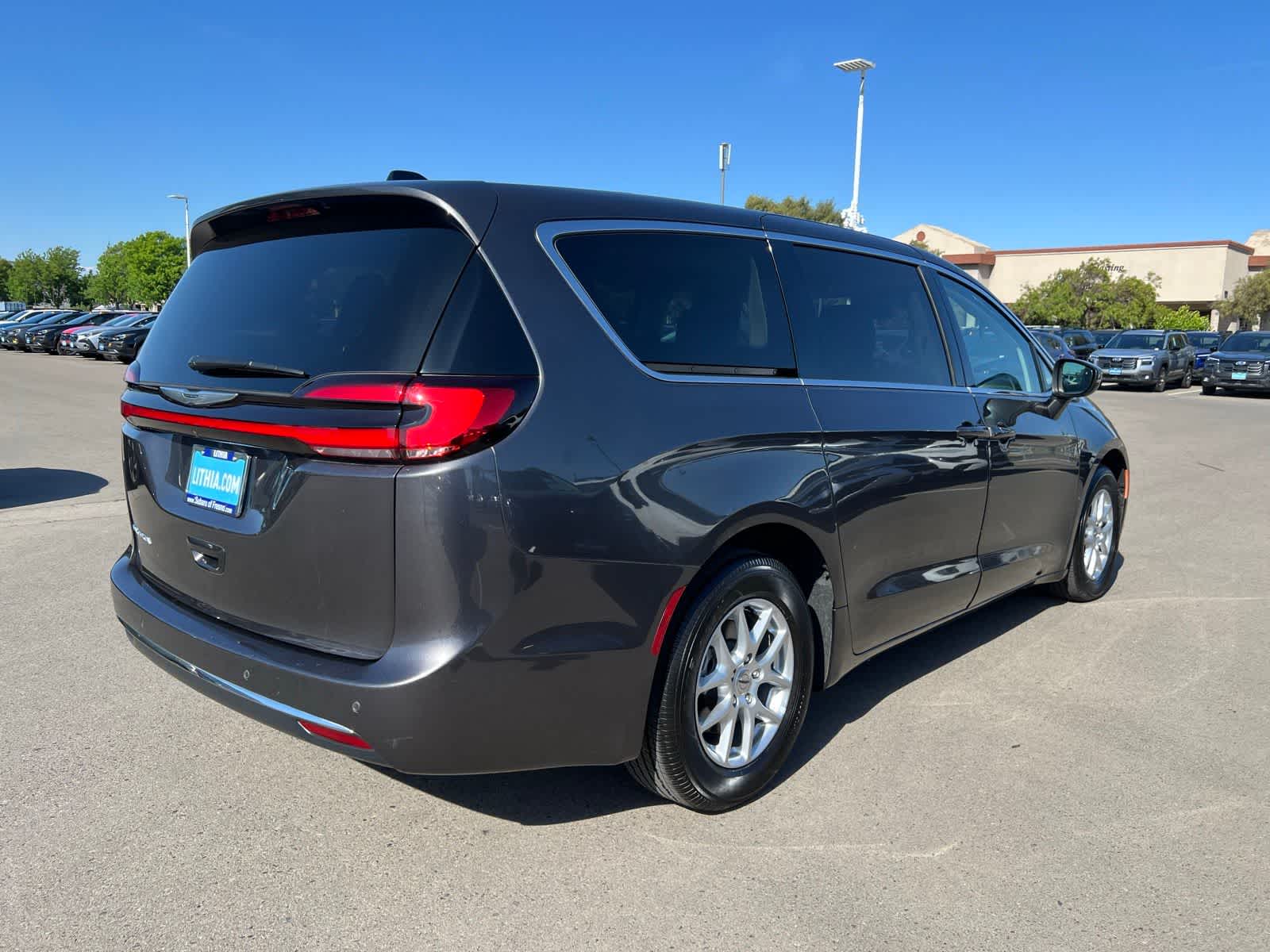 Thumbnail: 2023 Chrysler Pacifica - 8