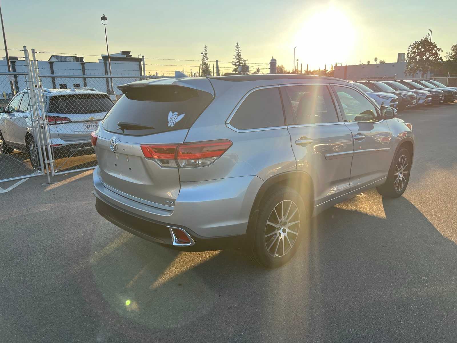 Thumbnail: 2017 Toyota Highlander - 8