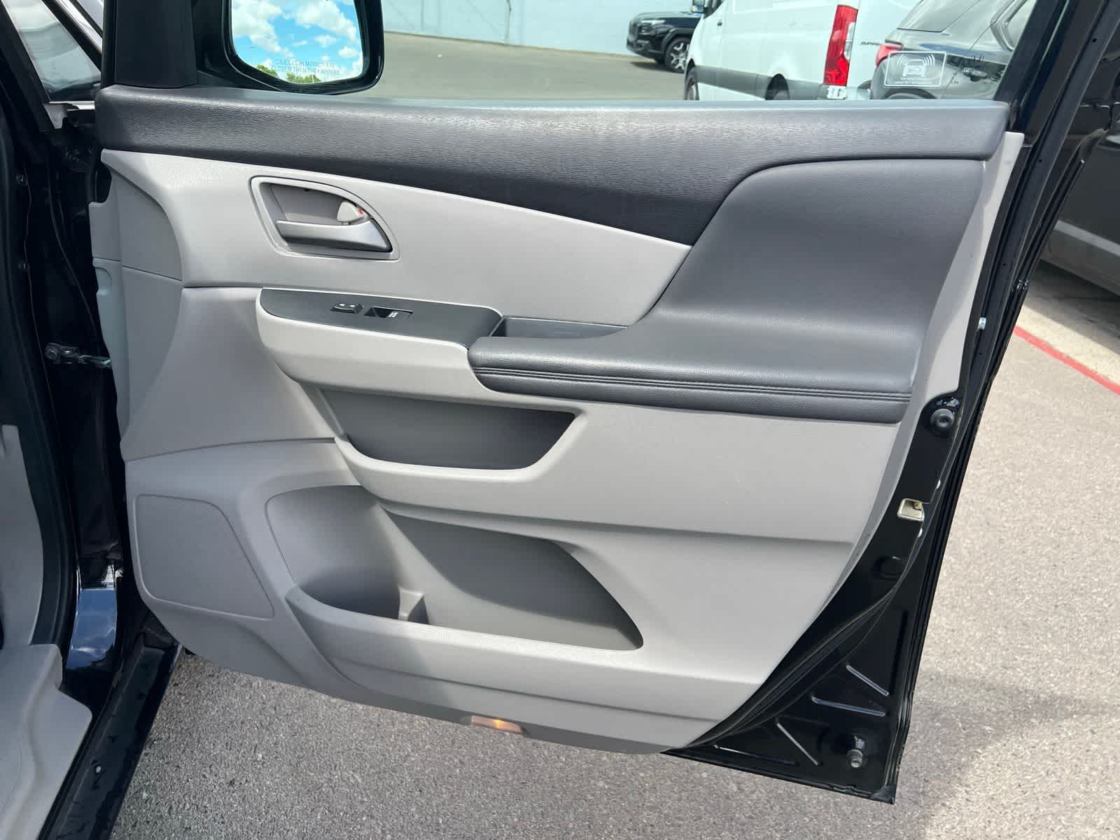 Thumbnail: 2011 Honda Odyssey - 27