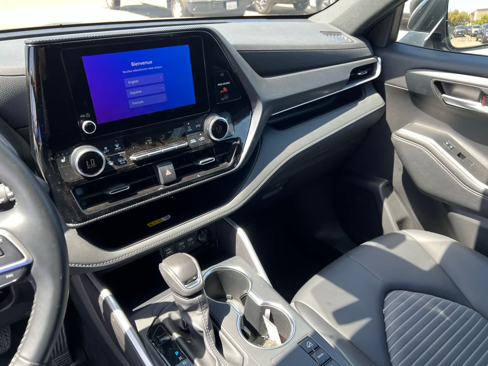 Thumbnail: 2025 Toyota Highlander - 32