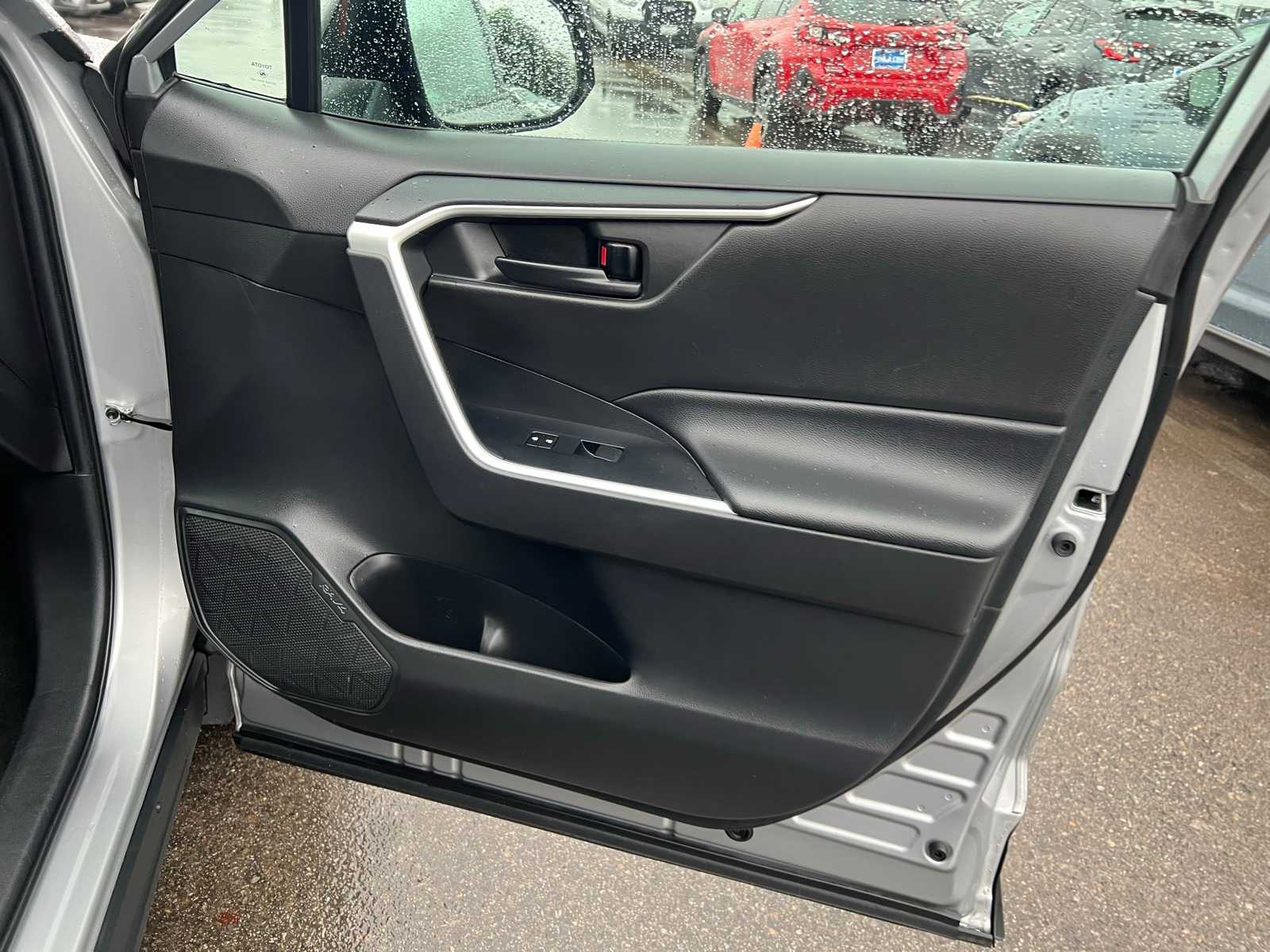 Thumbnail: 2022 Toyota RAV4 - 28