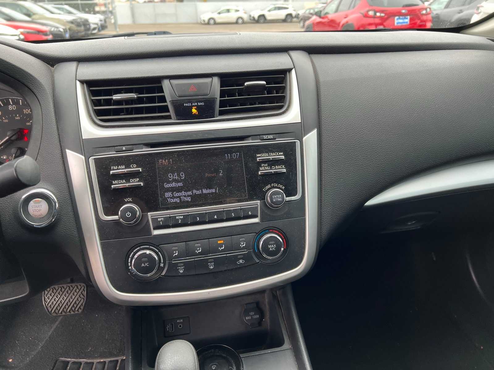 Thumbnail: 2017 Nissan Altima - 30