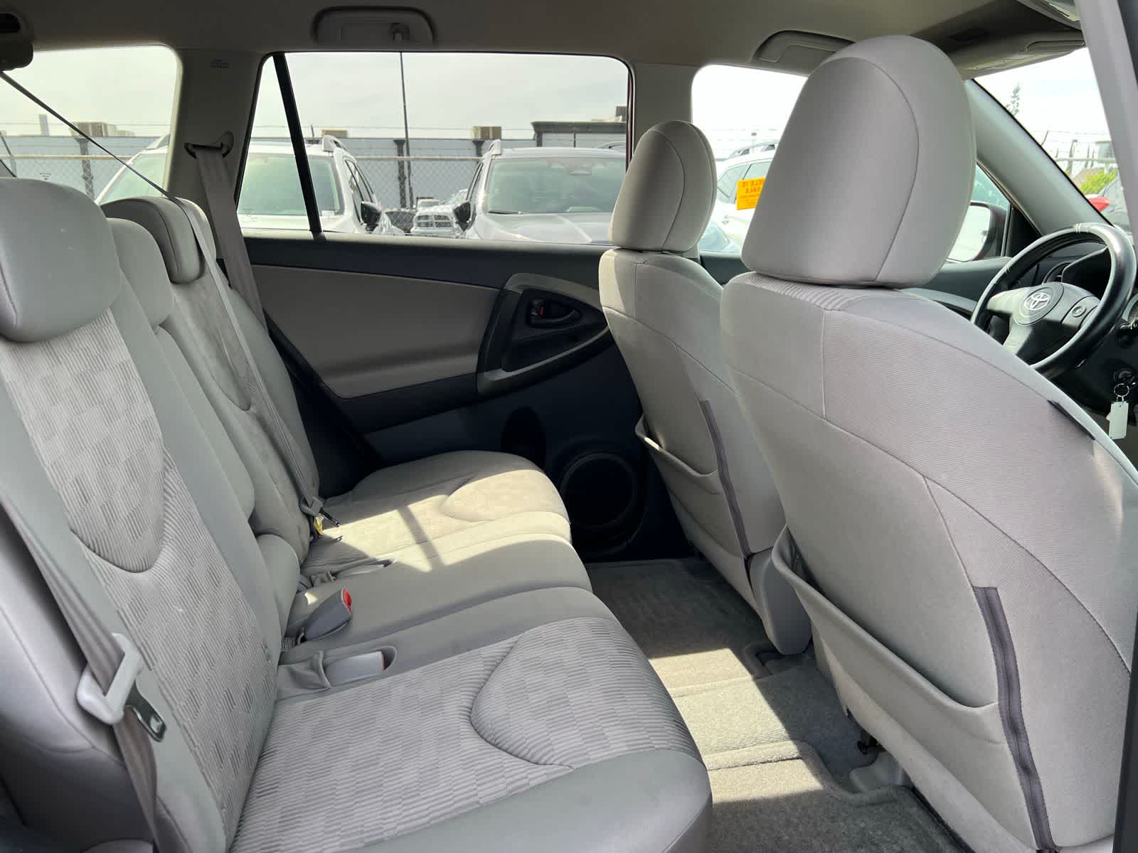 Thumbnail: 2010 Toyota RAV4 - 23