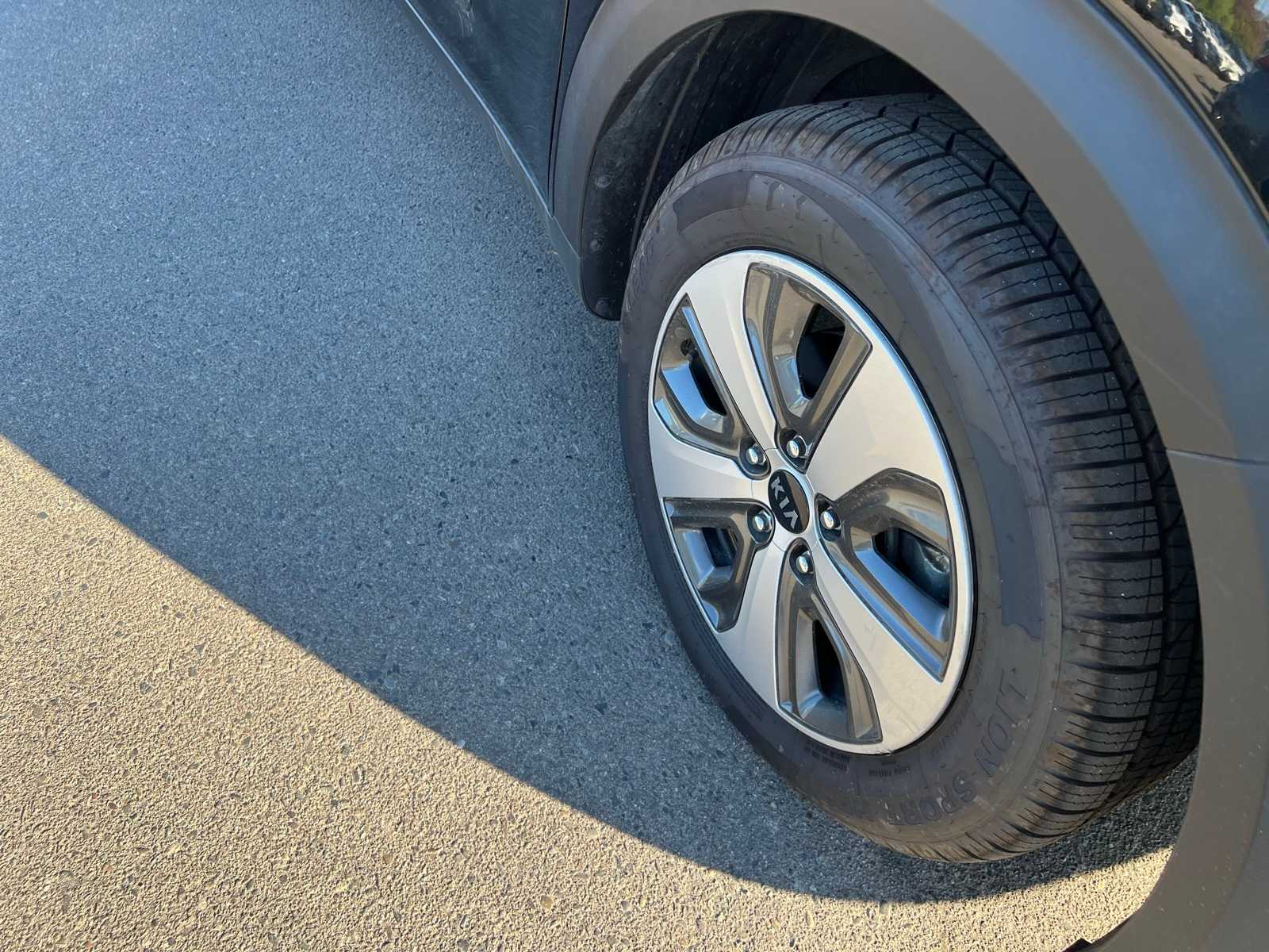 Thumbnail: 2018 Kia Niro - 25