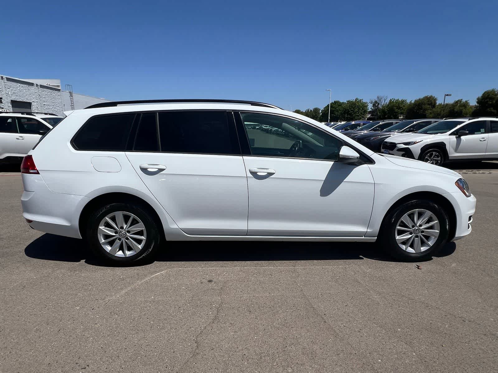 Thumbnail: 2015 Volkswagen Golf - 9