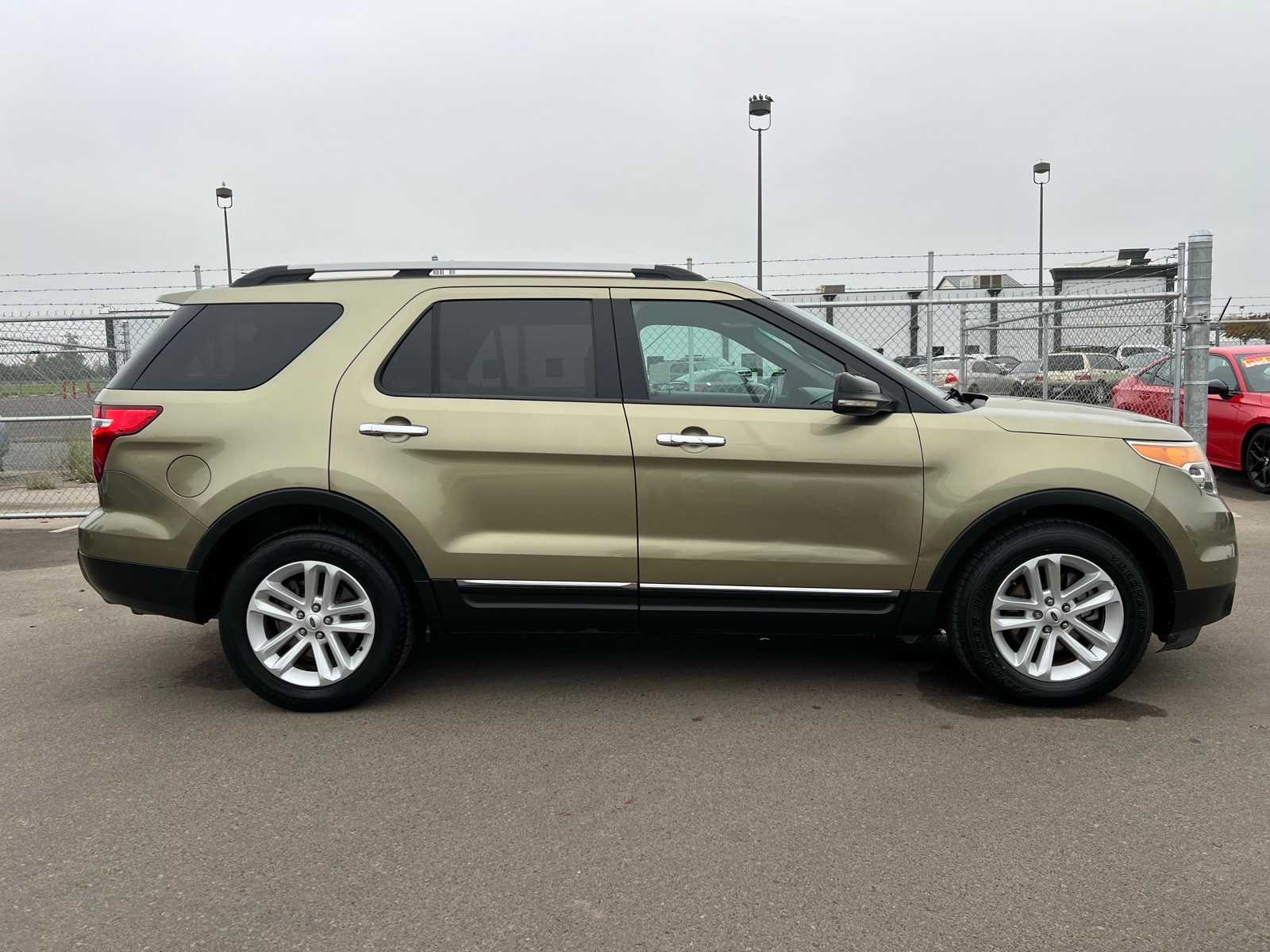 Thumbnail: 2012 Ford Explorer - 9