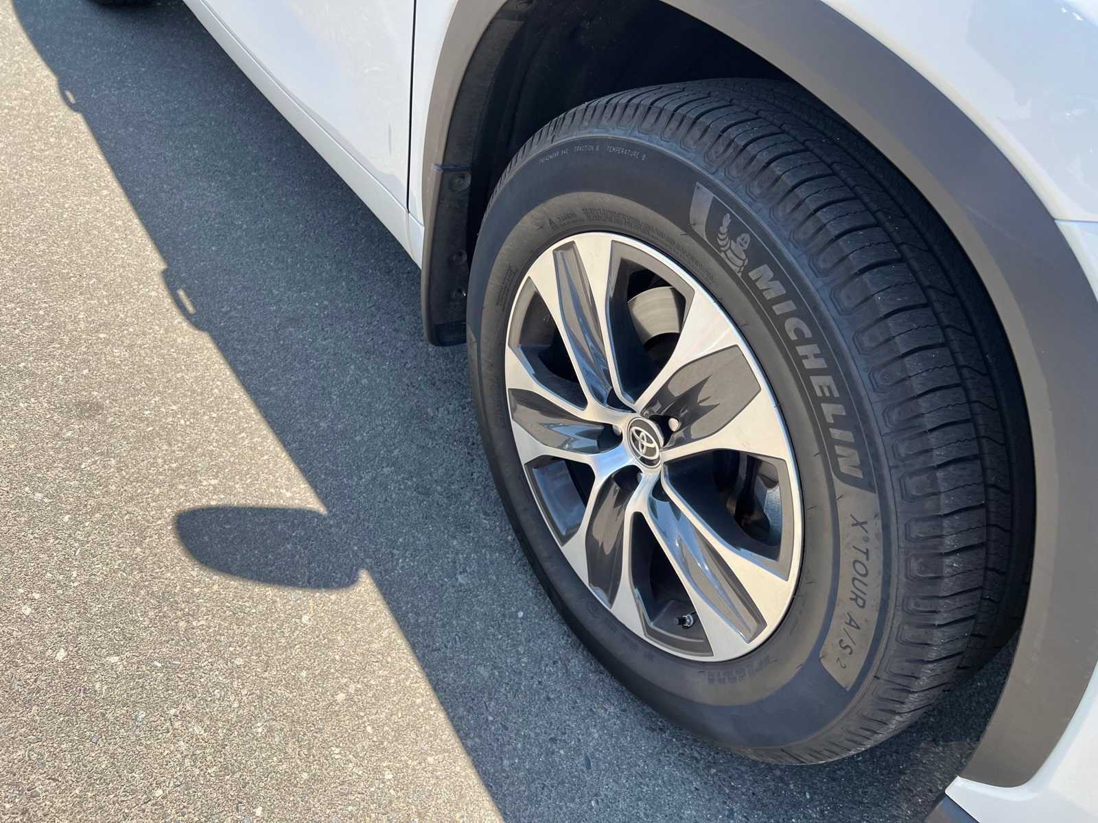 Thumbnail: 2021 Toyota Highlander - 25