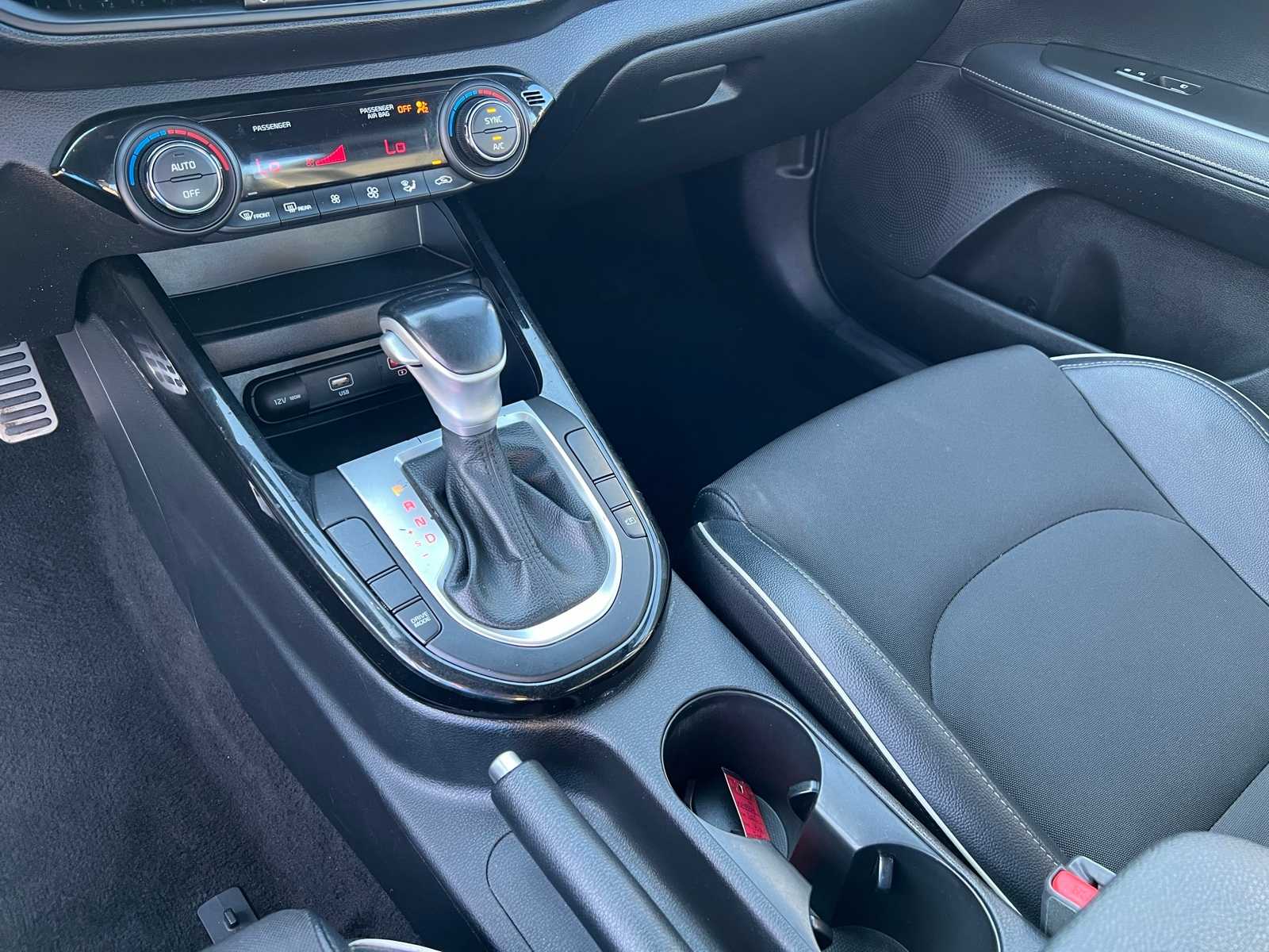 Thumbnail: 2022 Kia Forte - 42