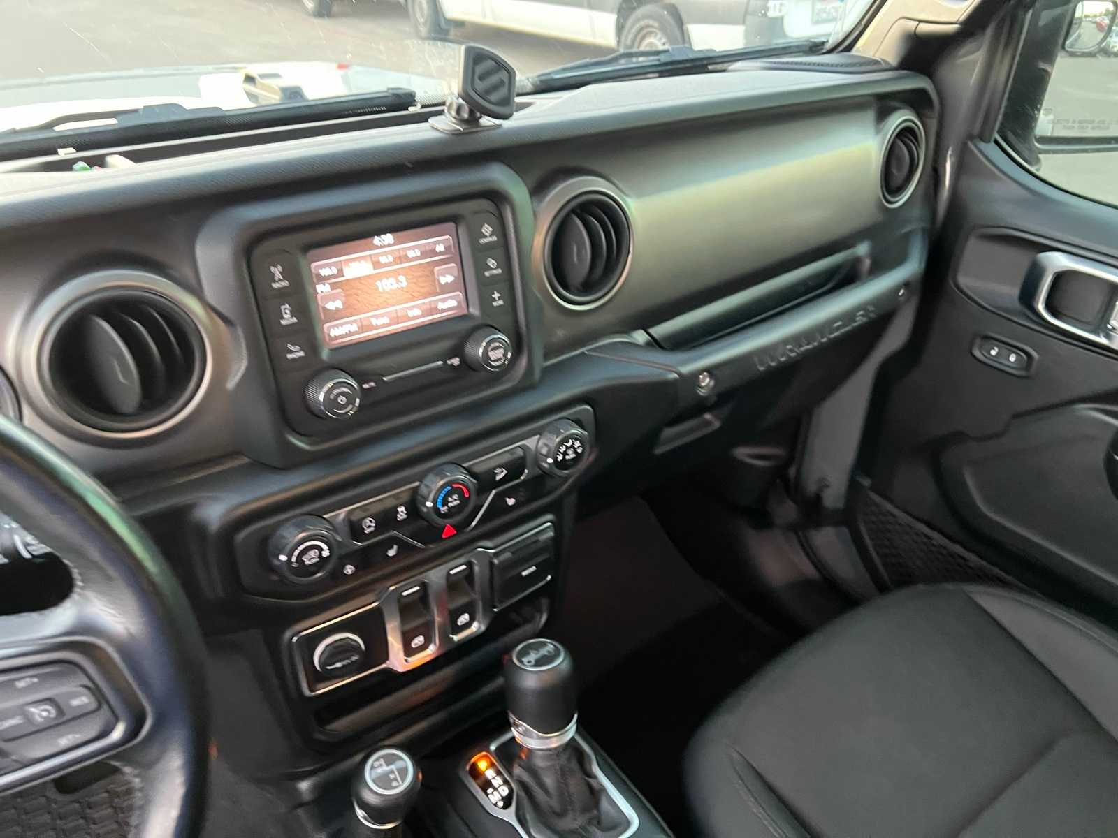 Thumbnail: 2020 Jeep Wrangler - 31