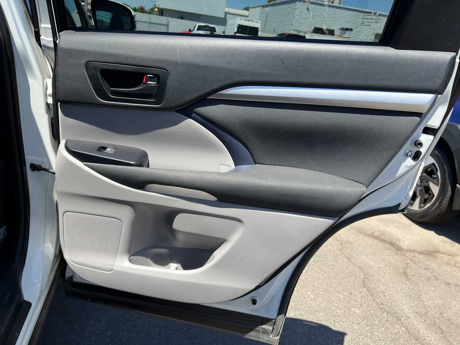 Thumbnail: 2019 Toyota Highlander - 23
