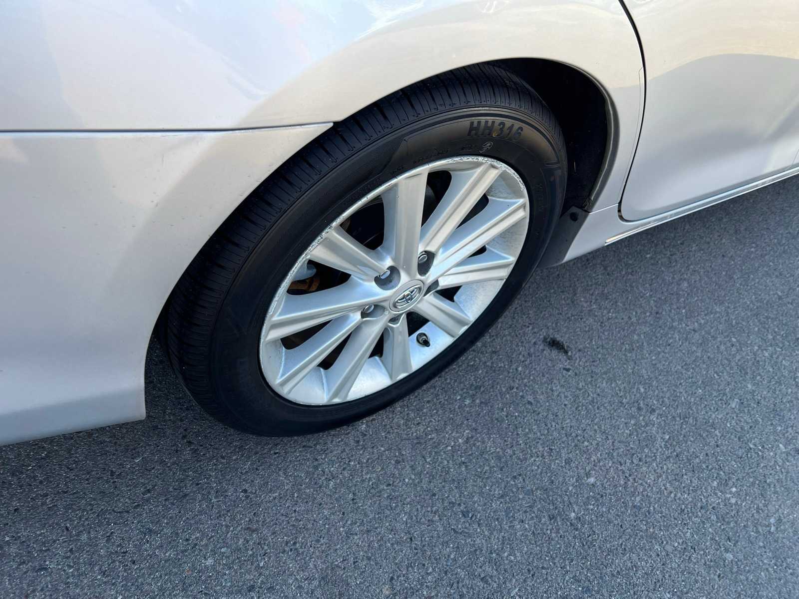 Thumbnail: 2012 Toyota Camry - 21