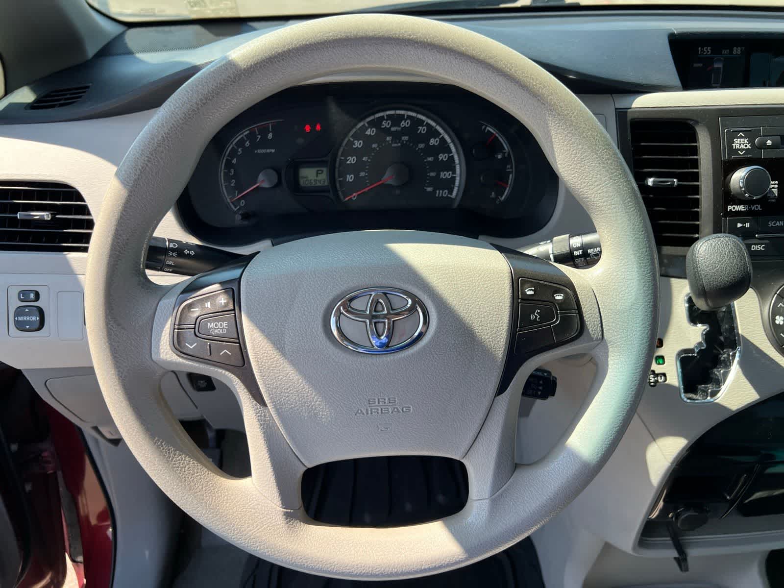 Thumbnail: 2014 Toyota Sienna - 28