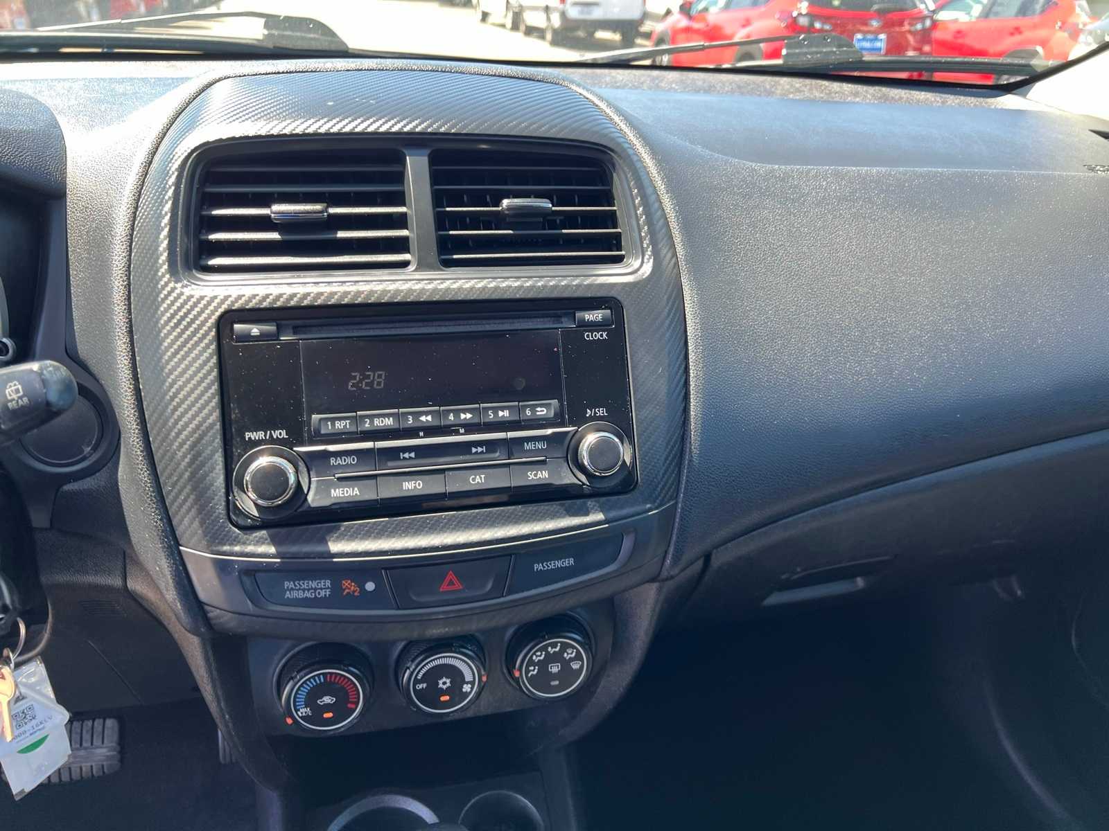 Thumbnail: 2015 Mitsubishi Outlander Sport - 37