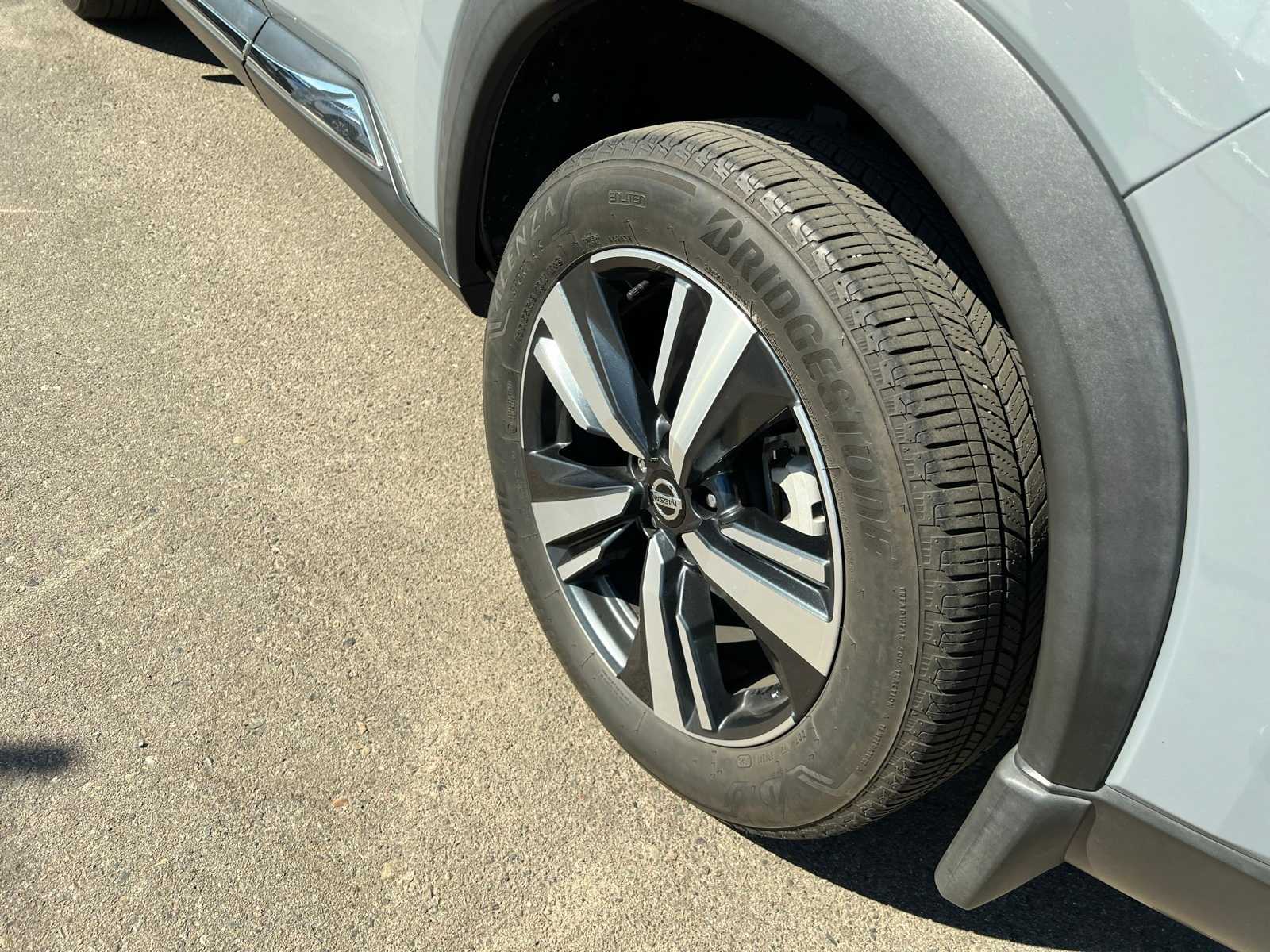 Thumbnail: 2021 Nissan Rogue - 16