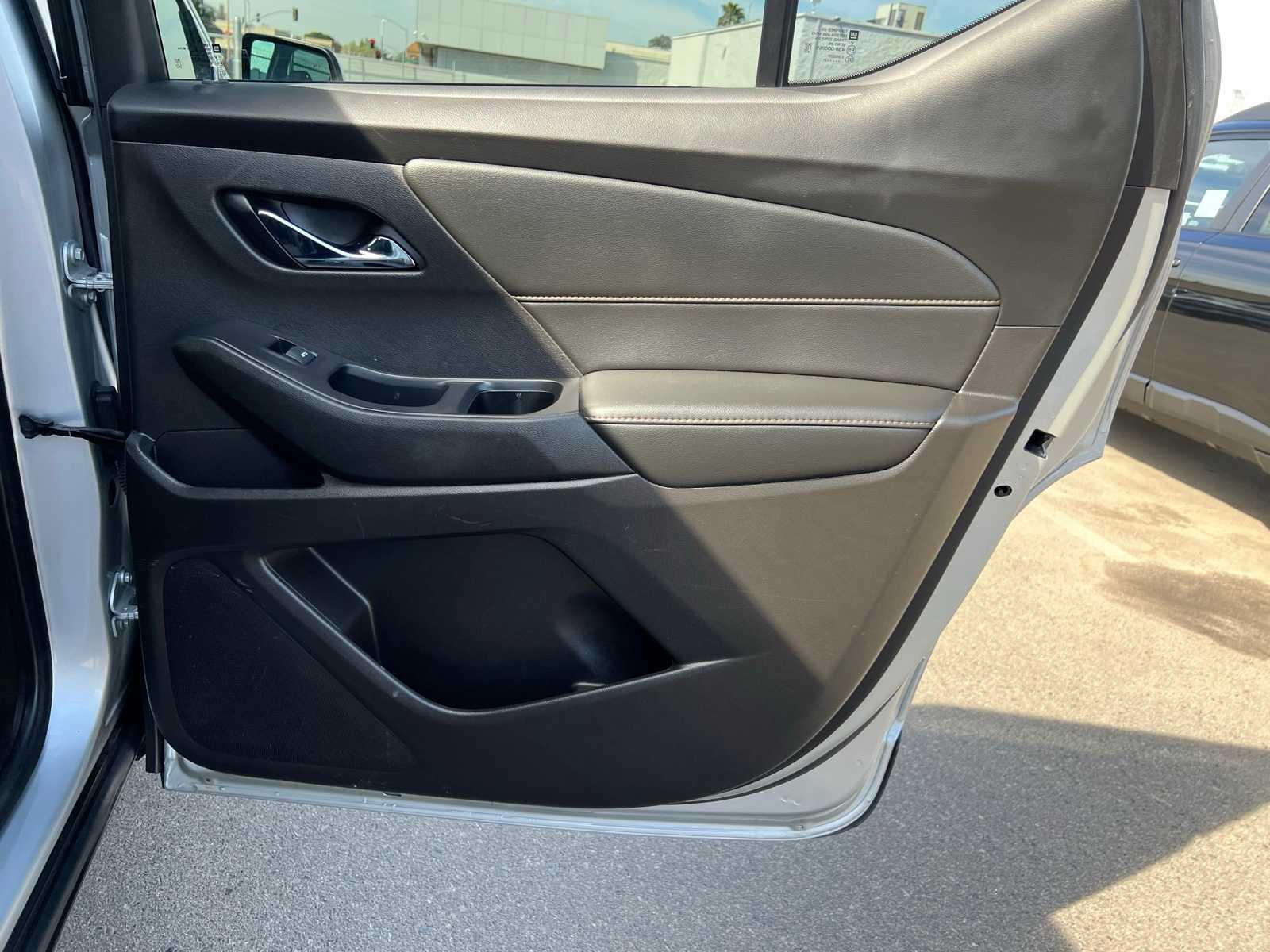 Thumbnail: 2021 Chevrolet Traverse - 23