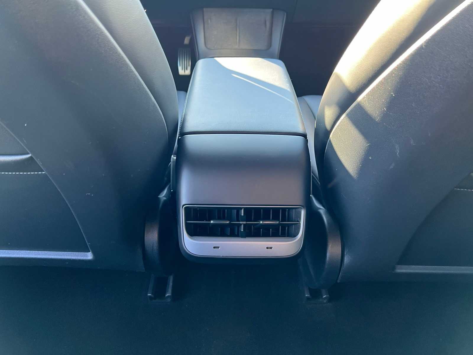 Thumbnail: 2023 Tesla Model 3 - 31