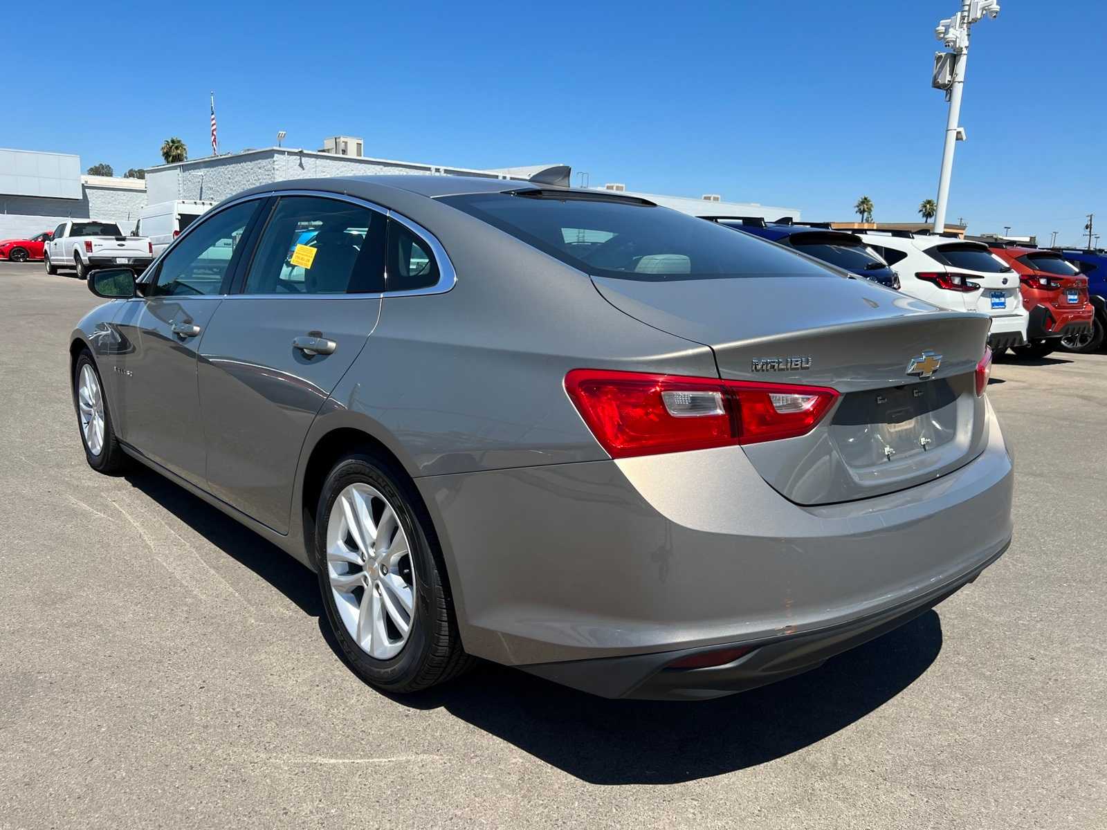 Thumbnail: 2017 Chevrolet Malibu - 3