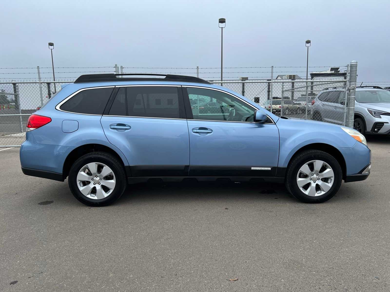 Thumbnail: 2011 Subaru Outback - 10