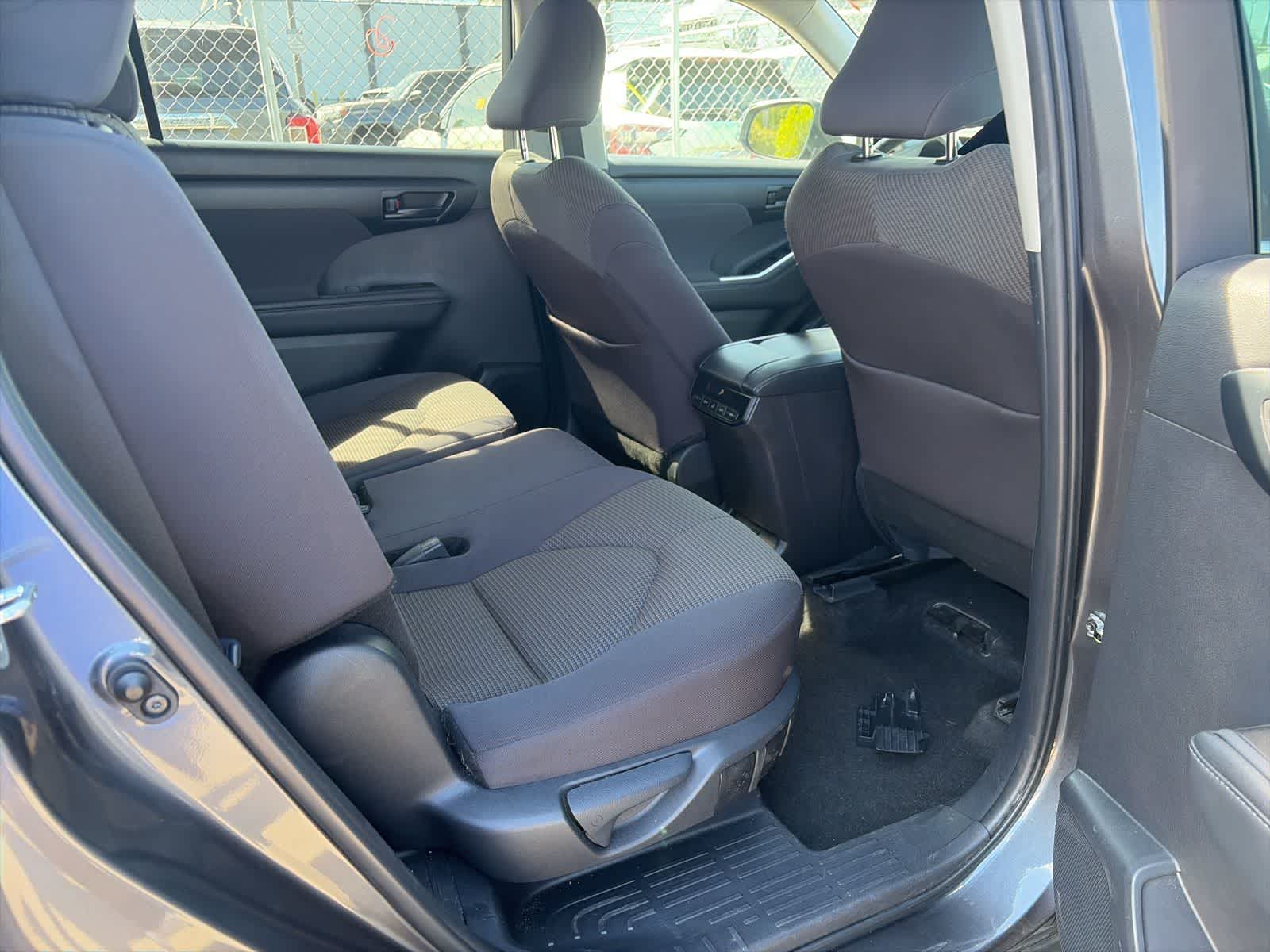 Thumbnail: 2025 Toyota Highlander - 9