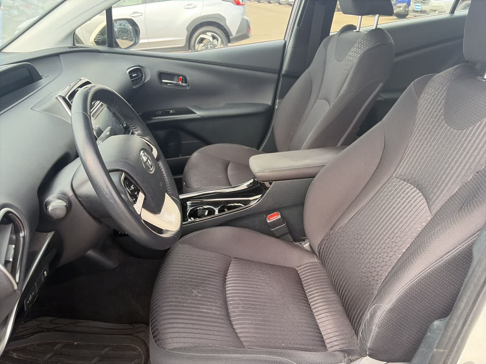 Thumbnail: 2018 Toyota Prius Prime - 29