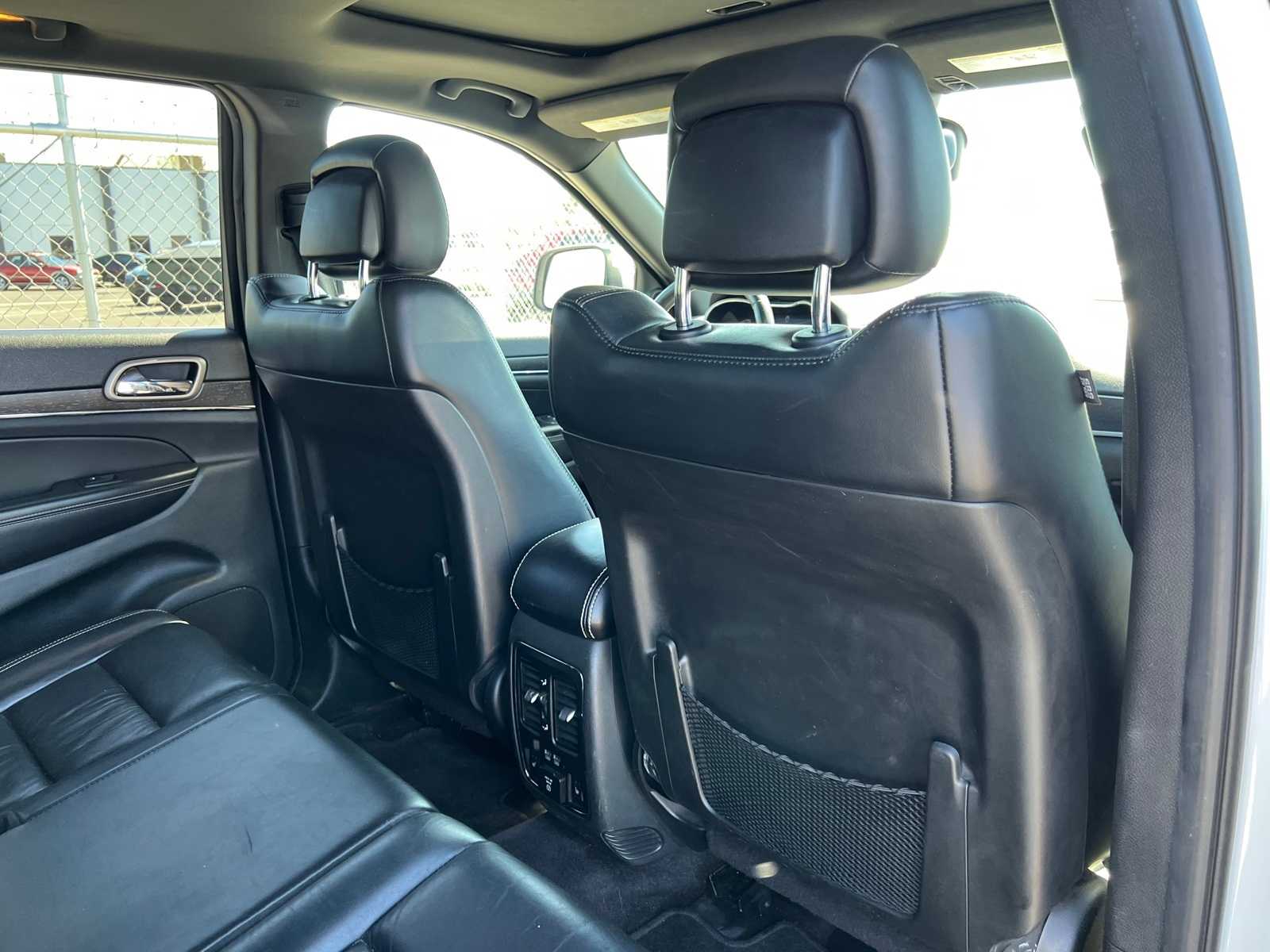 Thumbnail: 2015 Jeep Grand Cherokee - 21