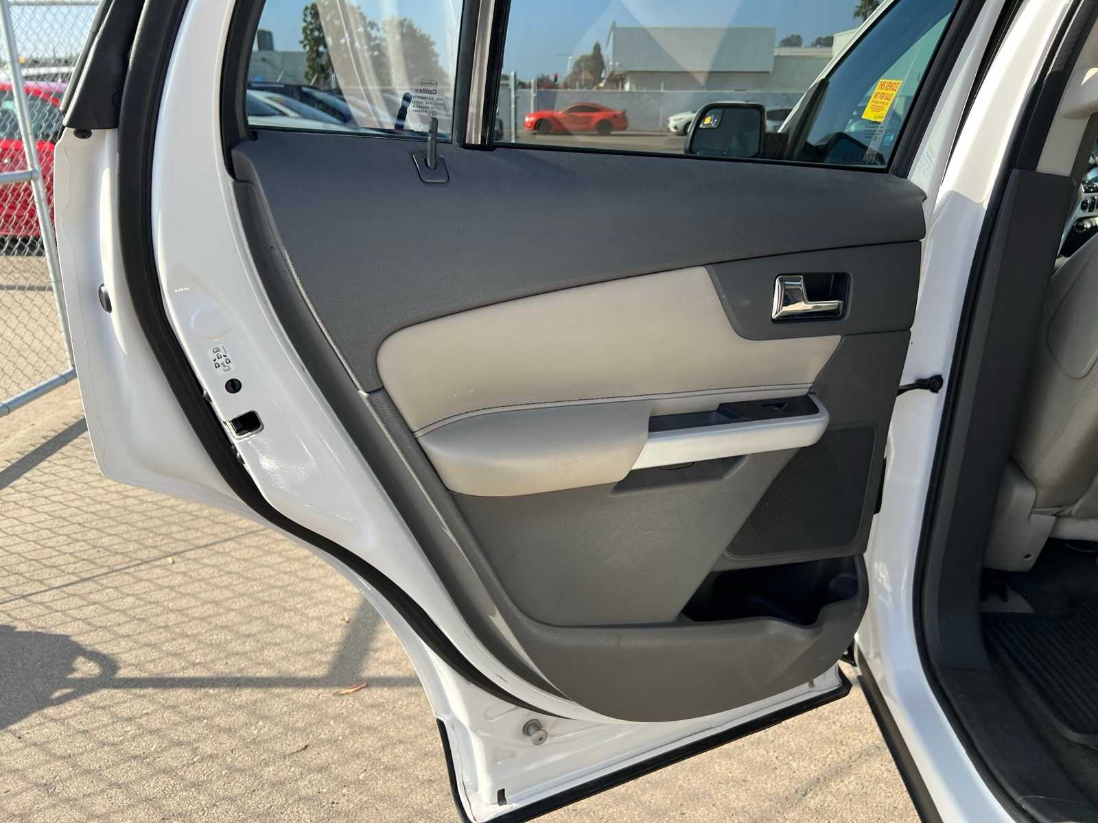 Thumbnail: 2013 Ford Edge - 20