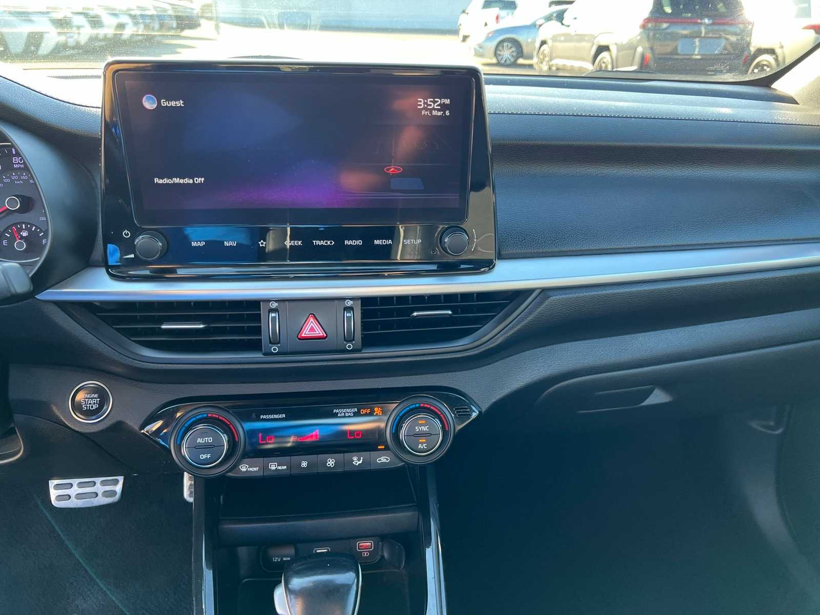 Thumbnail: 2022 Kia Forte - 37